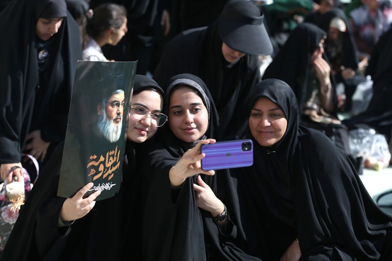 چه لباسی برای نماز جمعه مناسب است؟ راهنمای جامع انتخاب پوشش مذهبی و آراسته